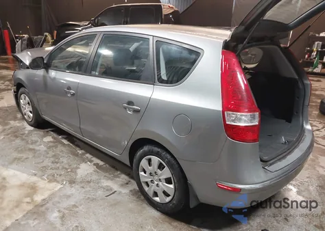 2011 Hyundai Elantra Touring Gls z USA, uszkodzony, nr VIN KMHDB8AE5BU121747